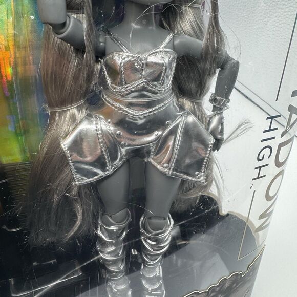 Rainbow High Shadow High Luna Madison Fashion Doll Series 1 New in Box - Picture 12 of 16